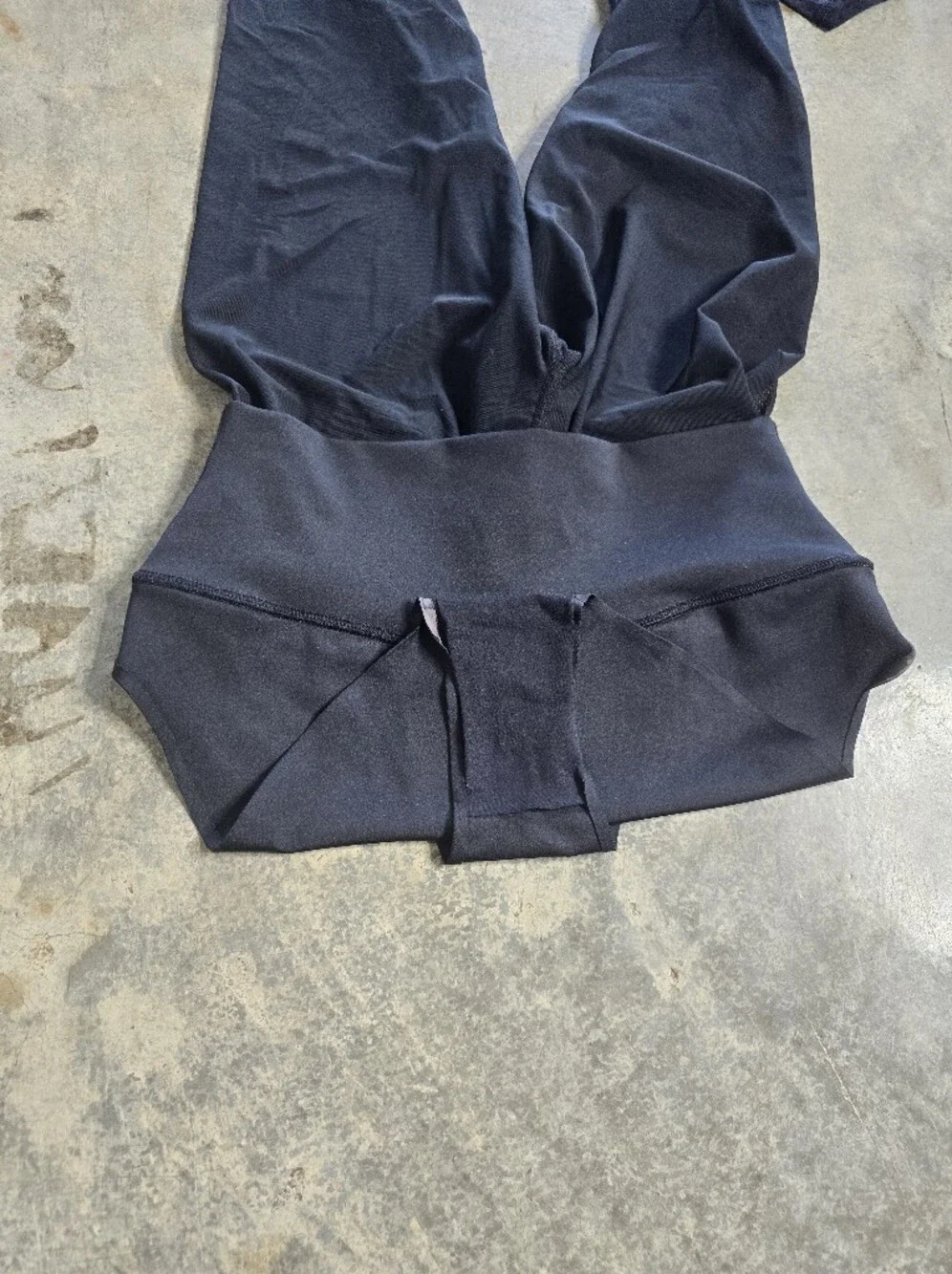 ALO Yoga Black Mesh Leggings Medium